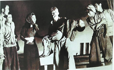 ��硶���ӽ������꡷���ա���һ��ԱΪ��֮�����м䱧���ӵ��������������ݡ�